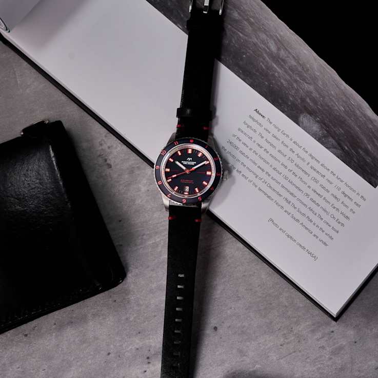 Dominatore Del Mare Tropea Black Dial Black Bezel Black Stainless Steel
Band Automatic Watch
