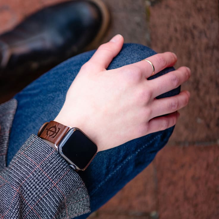 Gametime MLB New York Yankees Brown Leather Apple Watch Band (38/40mm S/M). Watch Not Included.