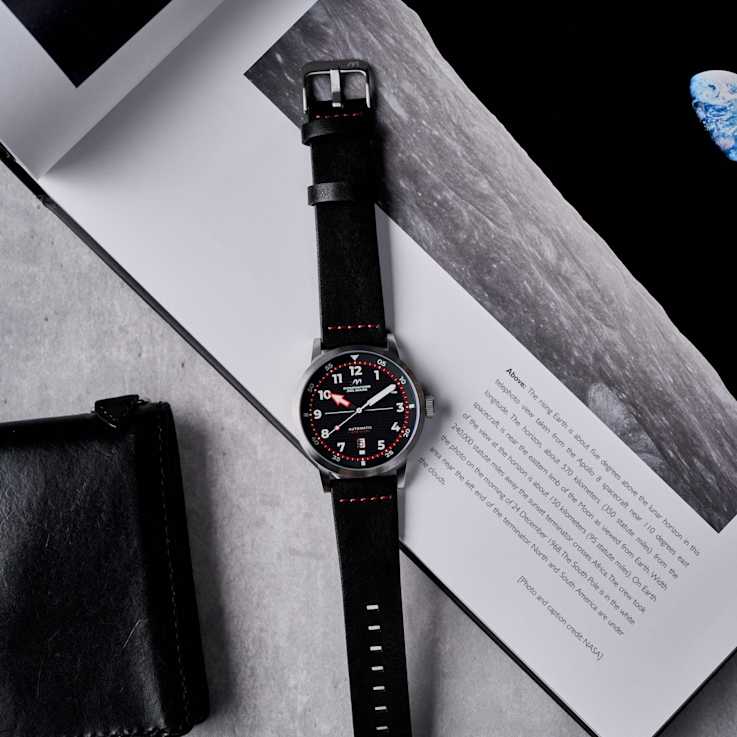 Dominatore Del Mare Camogli Black Dial Green/Red Accents Black Stainless
Steel Band Automatic Watch