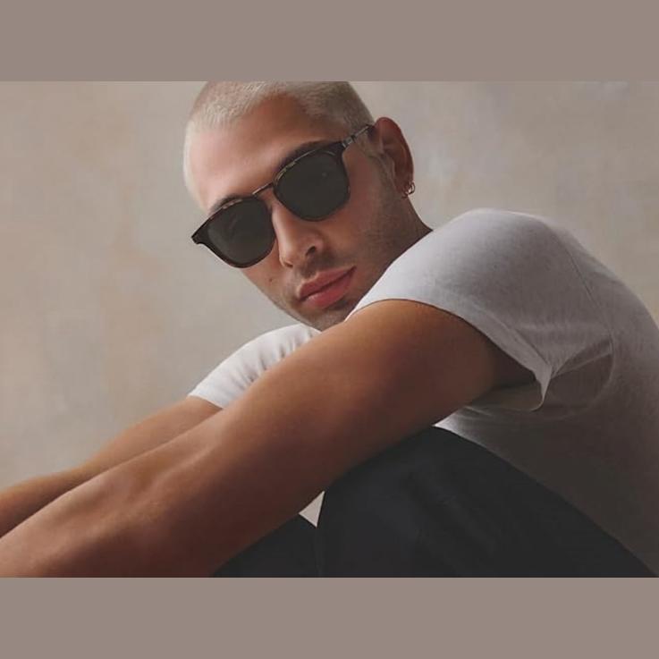 Quay Walk On Black Tortoise Round Frame / Smoke Lenses Sunglasses