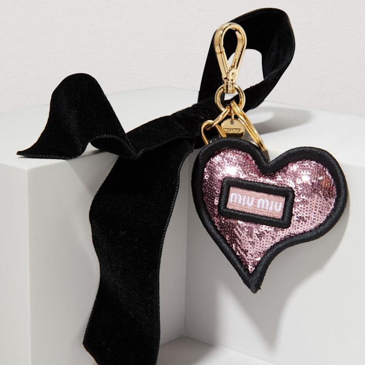 【Entre Reves】BLACK VELVET RIBBON HEART LOGO KEYRING Amazon.com: Matching Half Heart Keychain for Couples