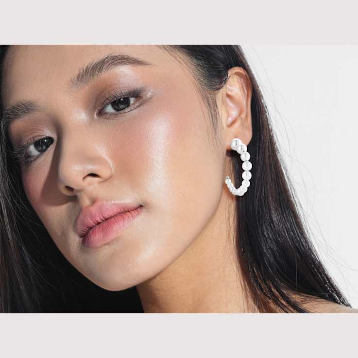 Rachel Zoe Freshwater Pearl Graduated Hoop Earrings in Rhodium Over
Sterling Silver