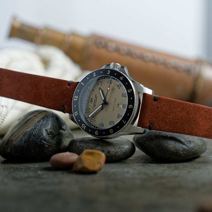 Dominatore Del Mare Bandiera Cream Dial White Bezel Tan Stainless Steel
Band Japan Quartz Watch