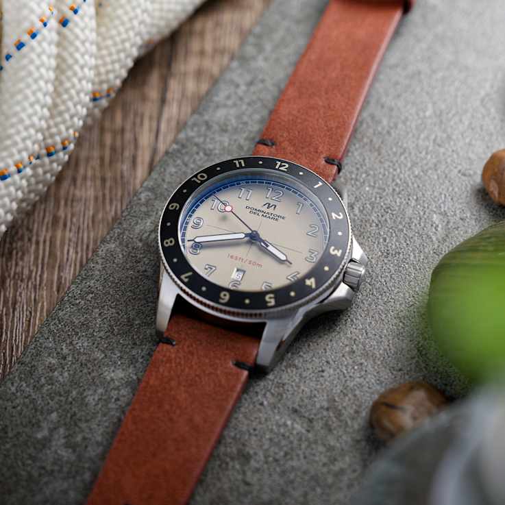 Dominatore Del Mare Bandiera Cream Dial White Bezel Tan Stainless Steel
Band Japan Quartz Watch