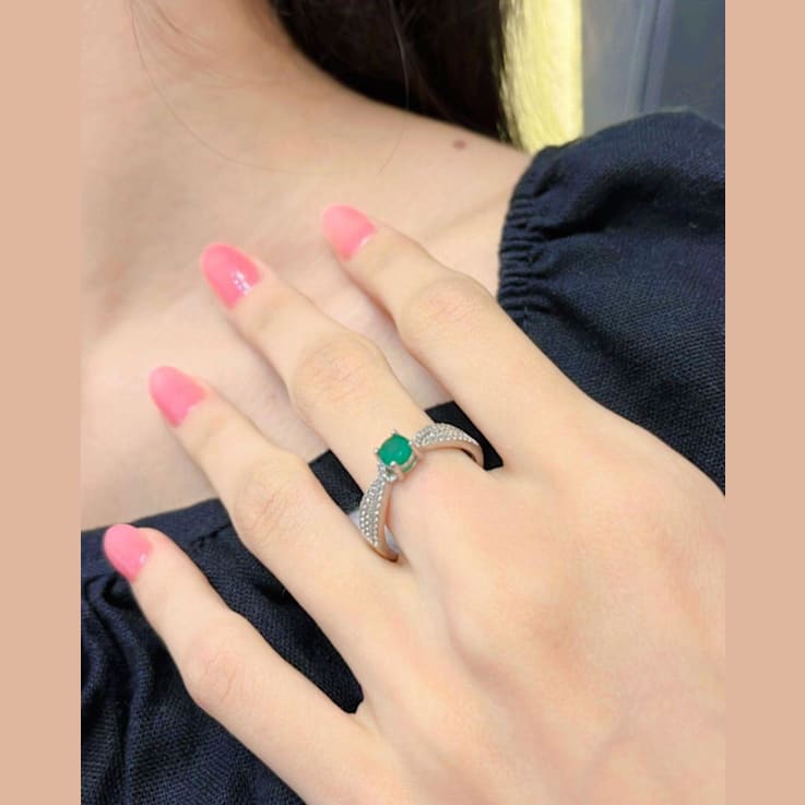 Green Emerald with White Sapphire Accents Sterling Silver Tapered
Shoulder Ring, 1.26 ctw