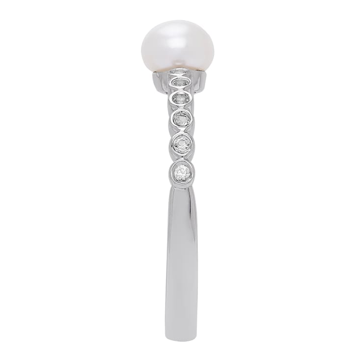 5-5.5mm Round White Freshwater Pearl with 0.14ctw White Sapphire
Sterling Silver Ring