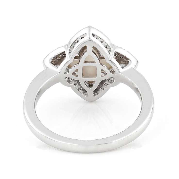Clover Mother-Of-Pearl And Sapphire Ring