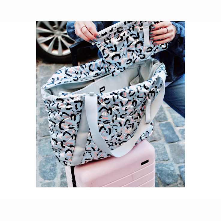 GO Dash Dot Weekender Handbag in Cheetah Silver Blue