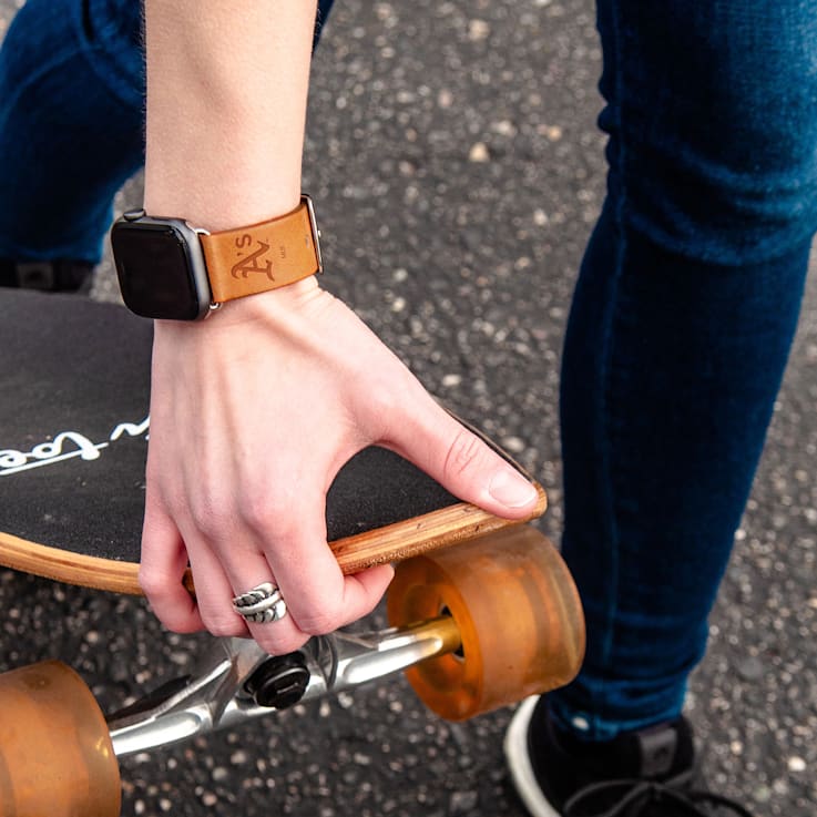 Gametime MLB New York Yankees Brown Leather Apple Watch Band (38/40mm S/M). Watch Not Included.