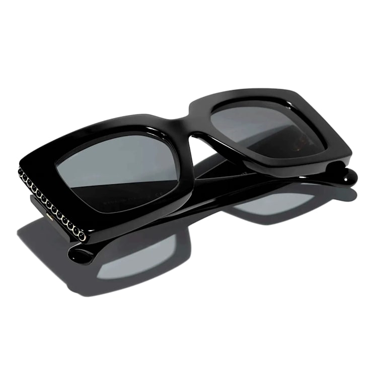 Chanel Black Frame "CC" Logo and Black Pearl Accent / Gray
Polarized Sunglasses