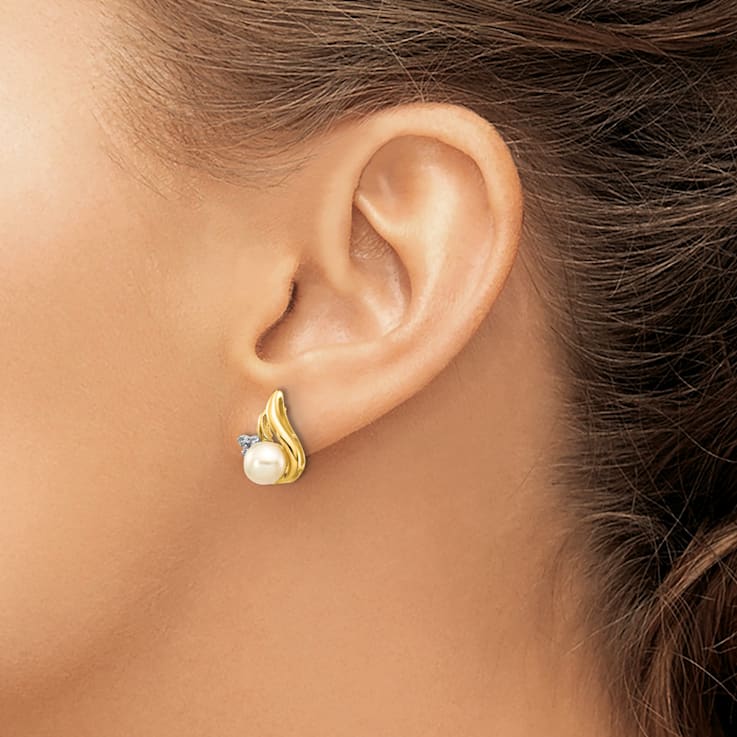 14K Yellow Gold and Rhodium 5-6mm Button Freshwater Cultured Pearl
0.02ct Diamond Post Earrings
