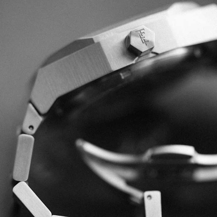 Thomas Earnshaw Discovery Drake Skeleton Automatic