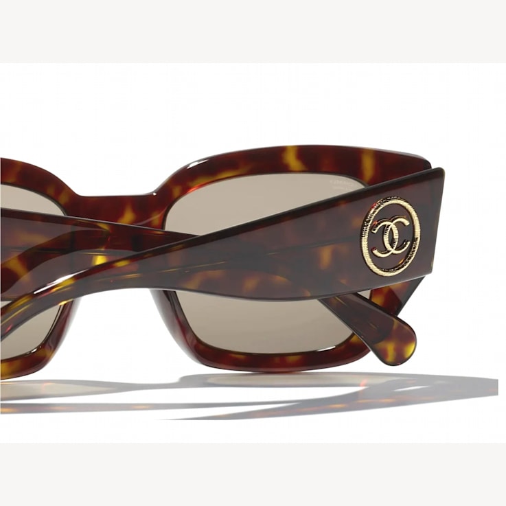 Chanel Dark Brown Tortoise Frame with "CC" / Brown Polarized
Lens Sunglasses