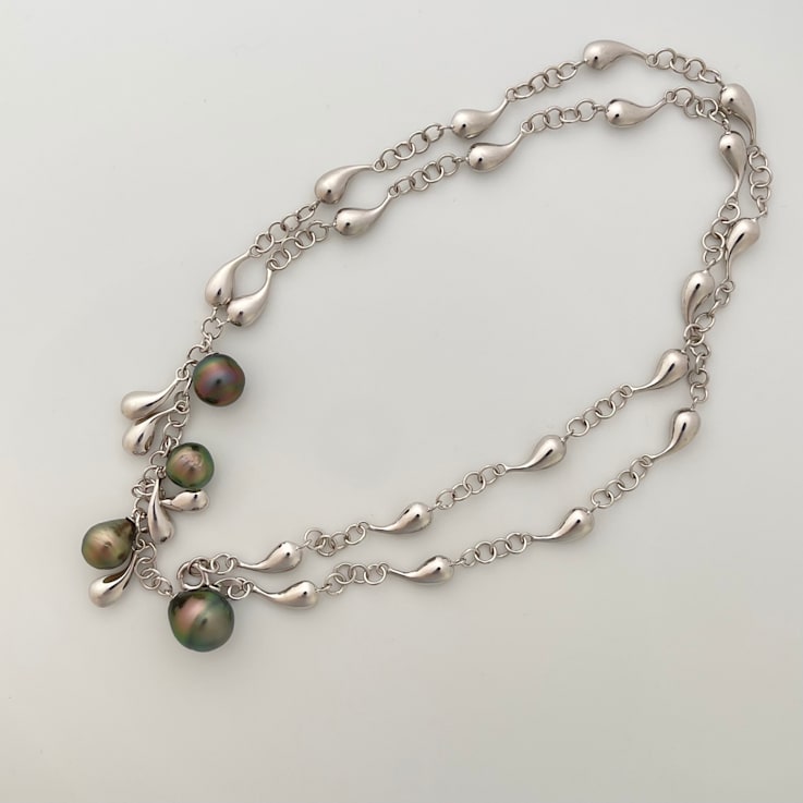 Stylish Necklace with 4 High Luster Vivid Peacock Natural Color 8-11mm
Tahitian Cultured Pearls