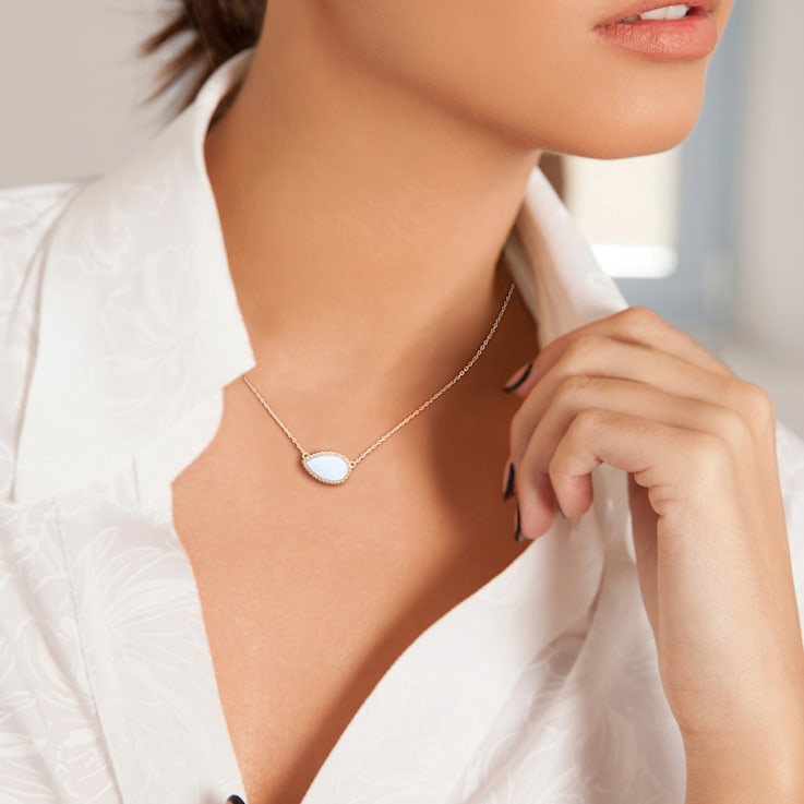 White online agate necklace