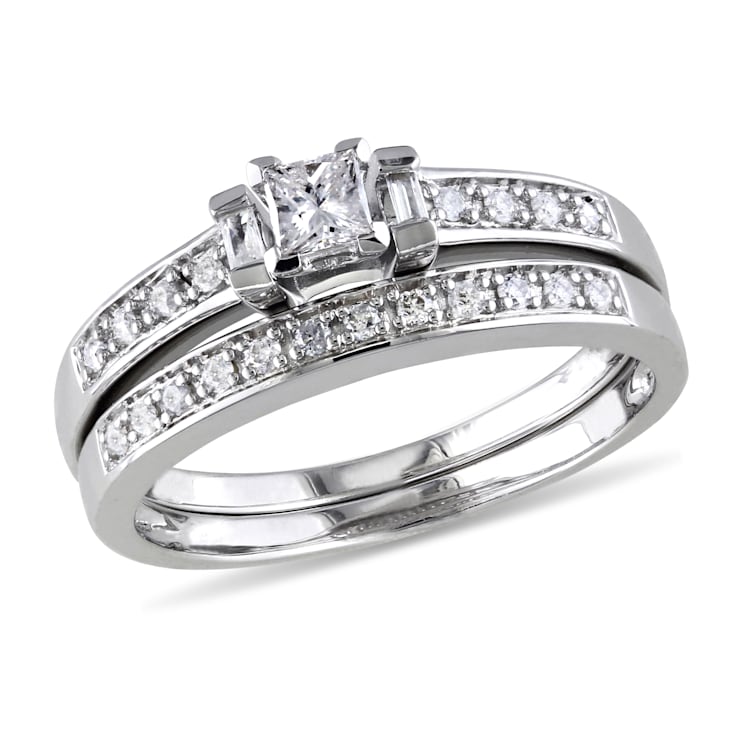 1/3 CT TW Princess Cut, Baguettes and Round Diamond Bridal Set in
Sterling Silver