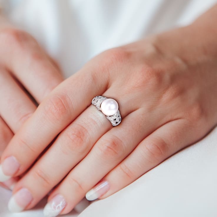 9-9.5MM Freshwater Cultured Pearl and 1/10 CT TW Diamond Ring in
Sterling Silver