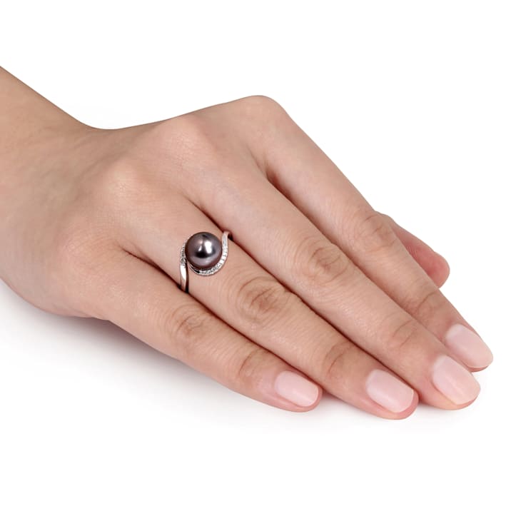 9-9.5MM Black Tahitian Pearl and 1/10 CT TW Diamond Curlicue 9-9.5MM Black Tahitian Pearl and 1/10 CT TW Diamond Curlicue
