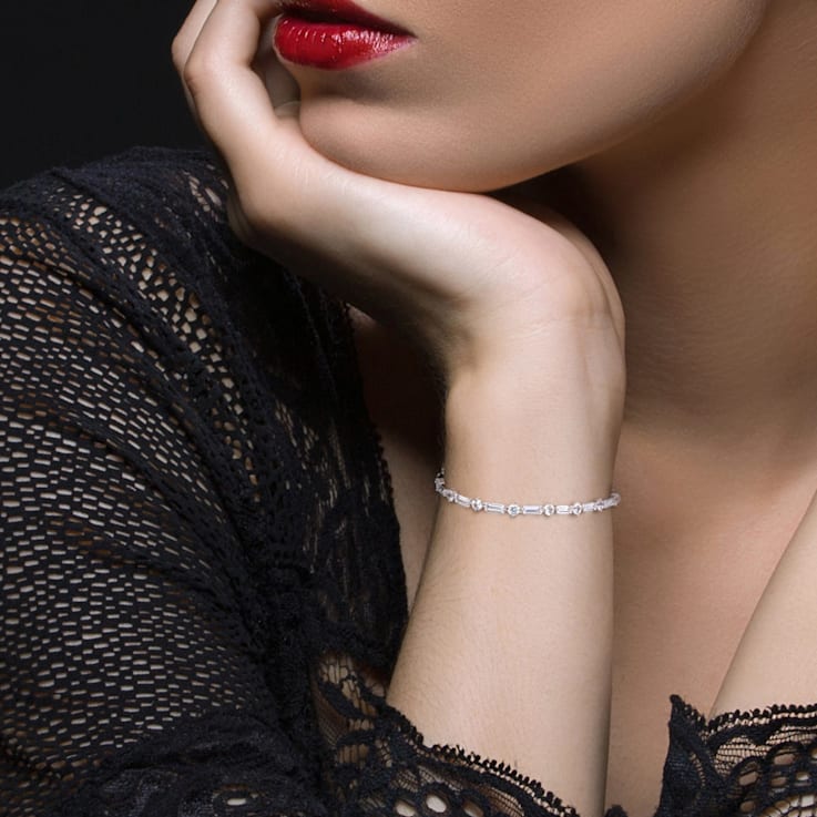 13 4/5 CT TGW Baguette & Round Created White Sapphire Bracelet in
Sterling Silver