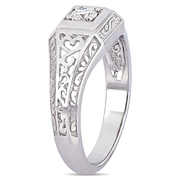 1/7 CT TW Diamond Ring in Platinum