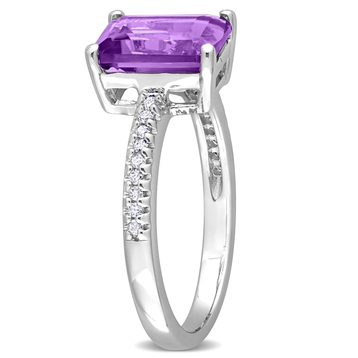 3 1/10 CT TGW Amethyst and Sky Blue Topaz with 1/10 CT TW Diamond Toi et
Moi Ring in Sterling Silver