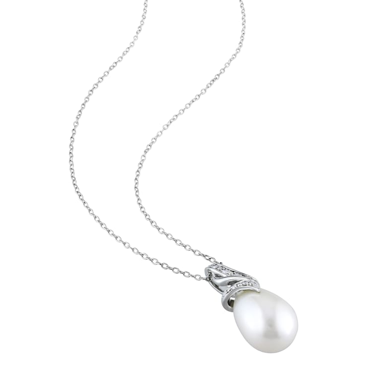 9-9.5MM Freshwater Cultured Pearl and 1/10 CT TW Diamond Earrings and
Pendant Set in Sterling Silver