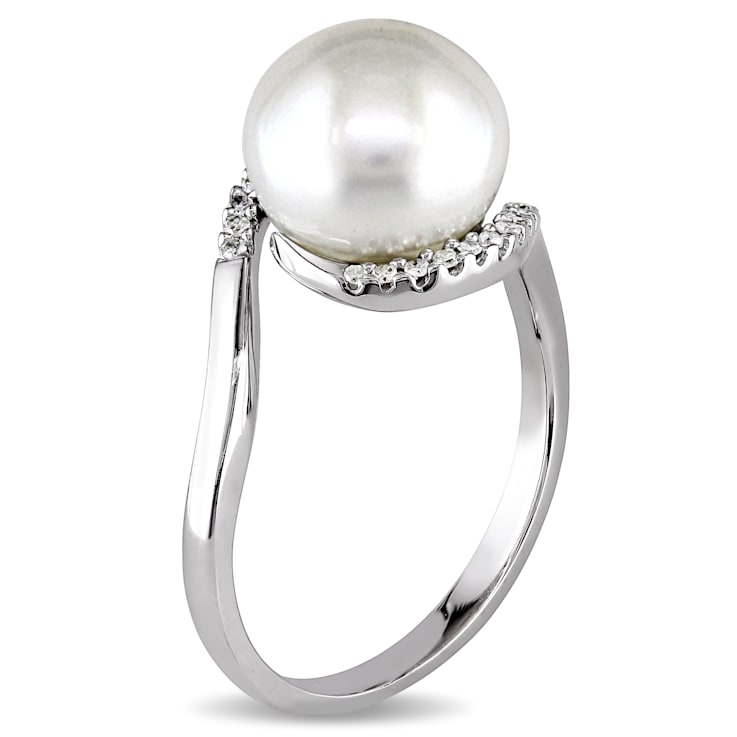 9.5-10MM Freshwater Cultured Pearl and 1/10 CT TW Diamond Curlicue Ring
in Sterling Silver