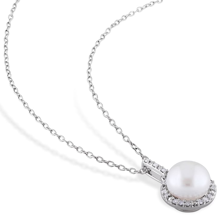 8MM Freshwater Cultured Pearl and 1/10 CT TW Diamond Halo Pendant with
Chain in Sterling Silver