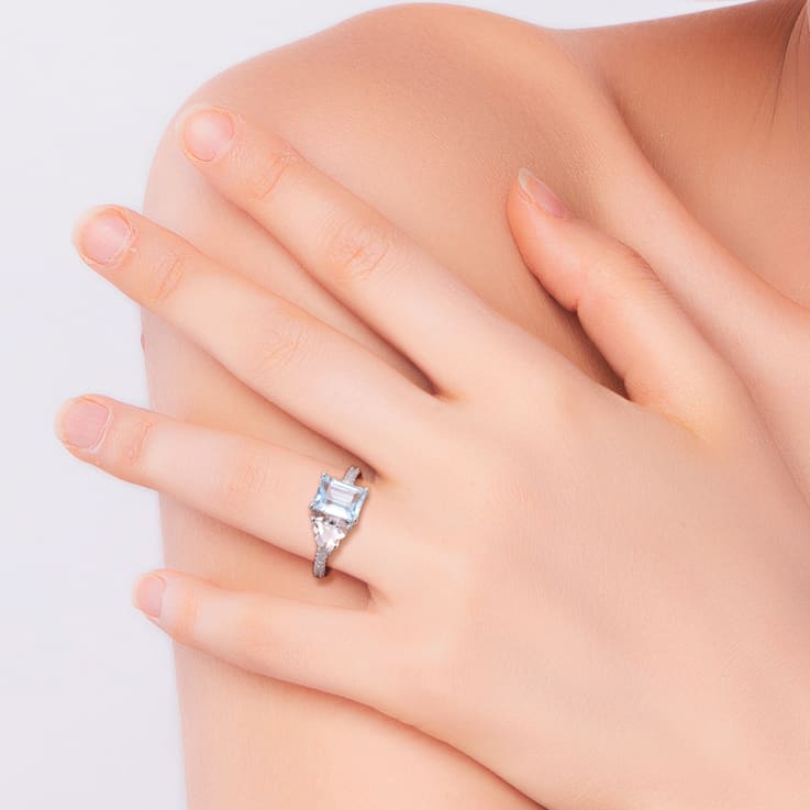 2 5/8 CT TGW Sky Blue Topaz and Morganite with 1/10 CT TW Diamond Toi et
Moi Ring in Sterling Silver