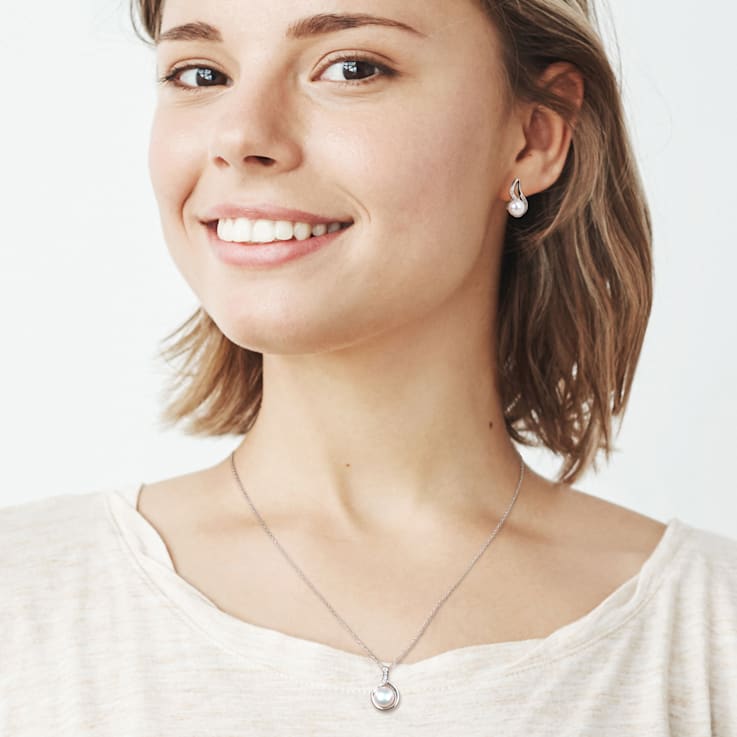 9-9.5MM Freshwater Cultured Pearl & 1/10 CT TW Diamond Earrings and
Pendant Set in Sterling Silver