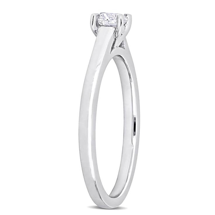 1/4 CT TW Diamond Solitaire Engagement Ring in Platinum
