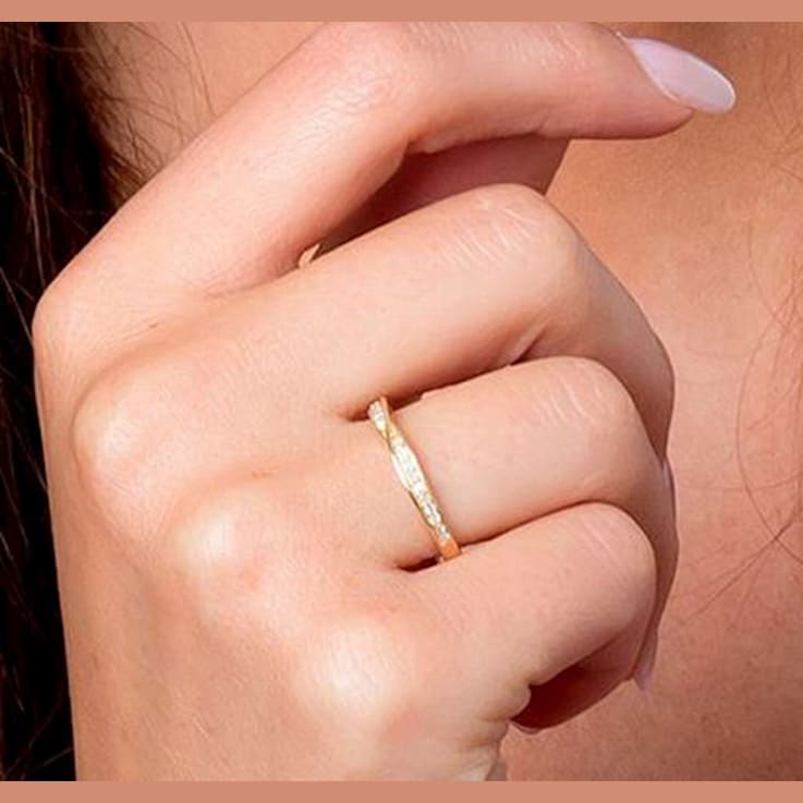 10k Yellow Gold Bypass Diamond Wedding Anniversay Band (1/6 cttw, H-I
Color, I1-I2 Clarity)