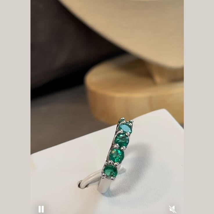 Lovely Emerald ring with 1.50 cts in 5 round shape, crafted in 14K white gold.