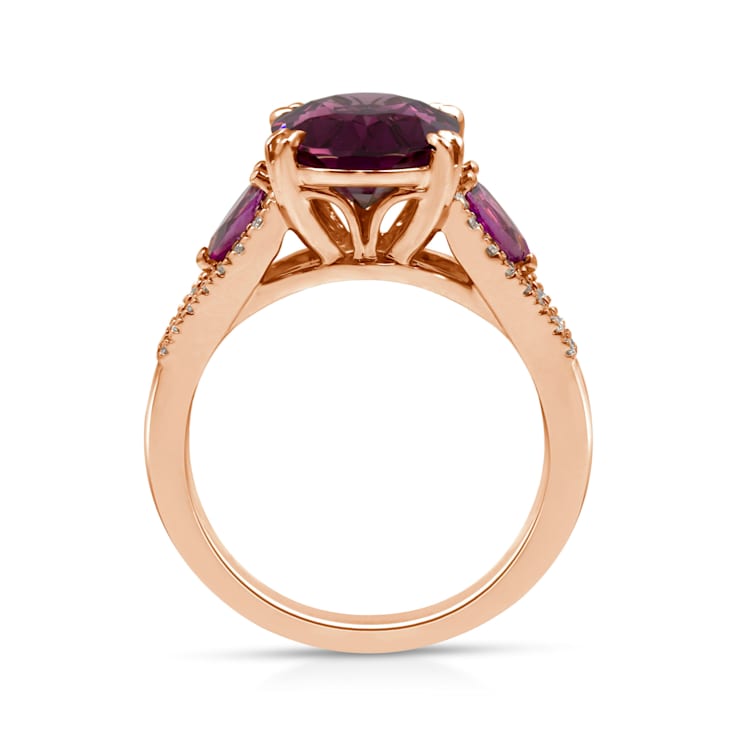18KP 1/5 CTW Diamond Engagement Ring With 3 3/4 CTW Oval Garnet &
1/2 CTW Pear Garnet