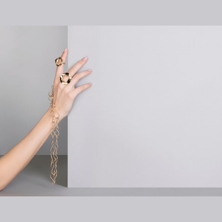 Anniversary100 medium round ring in yellow gold18k