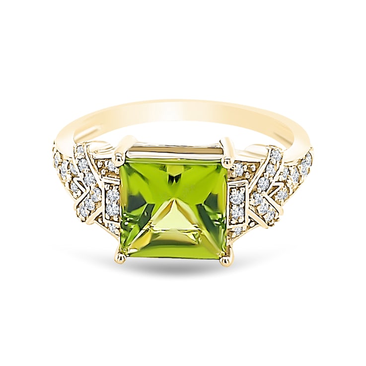 18K Yellow Gold 2.32Cts Peridot Ring with Diamonds