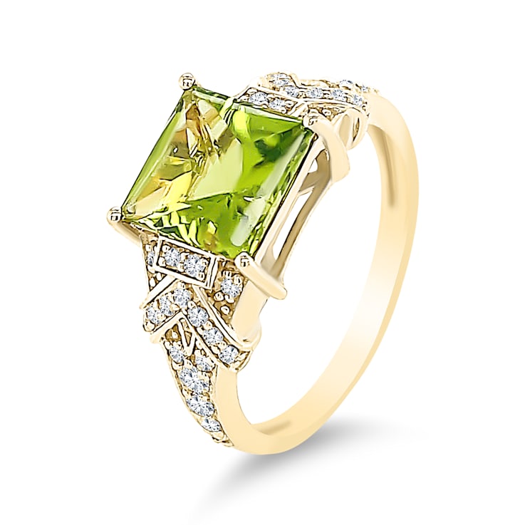 18K Yellow Gold 2.32Cts Peridot Ring with Diamonds