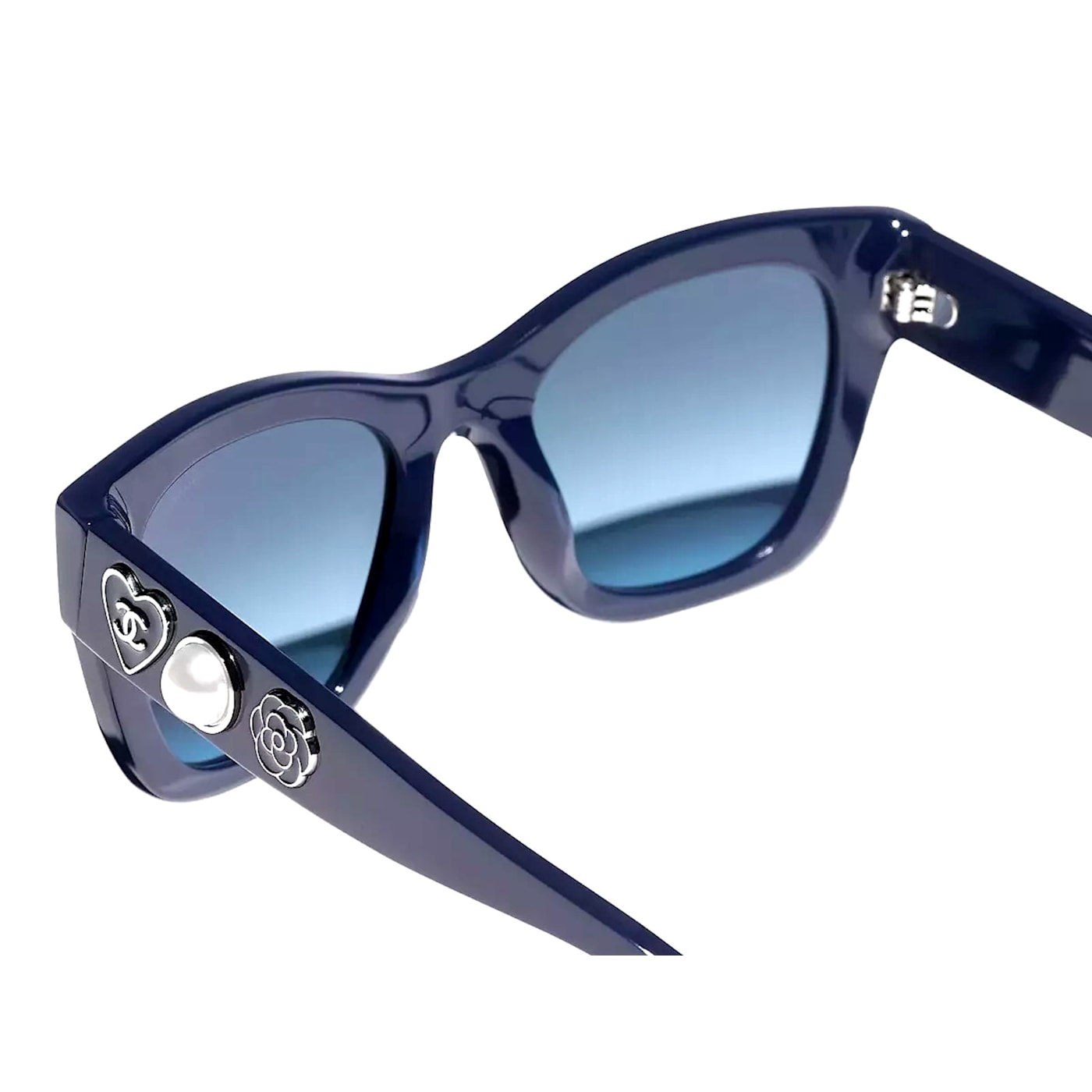 Chanel Navy Blue Frame CC Logo in Heart Pearl Accent Blue Gradient Lens Sunglasses 17L82A