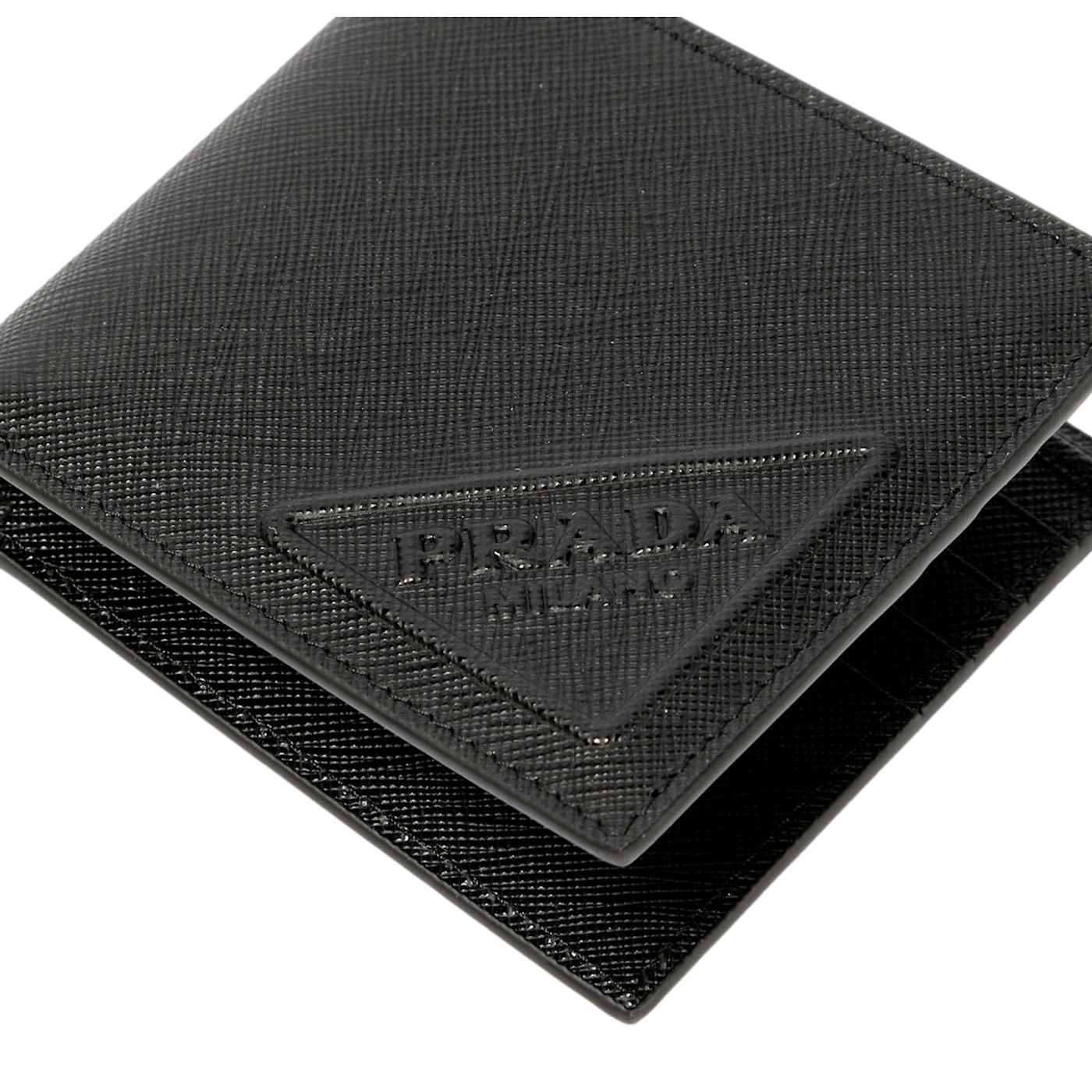 折りたたみ財布 [PRADA] Saffiano Triangle Logo Wallet Triangle Logo Wallet Prada Compact Wallet Saffiano Black Triangle Plate Logo Bi