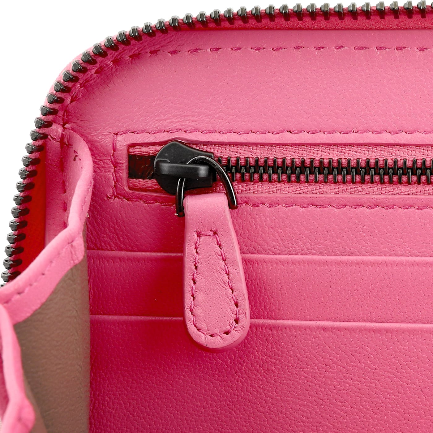 BOTTEGA VENETA★ Red Leather Intercciaco Zip Around Wallet Bottege Veneta Intreccio Leather Zip Around Wallet Red