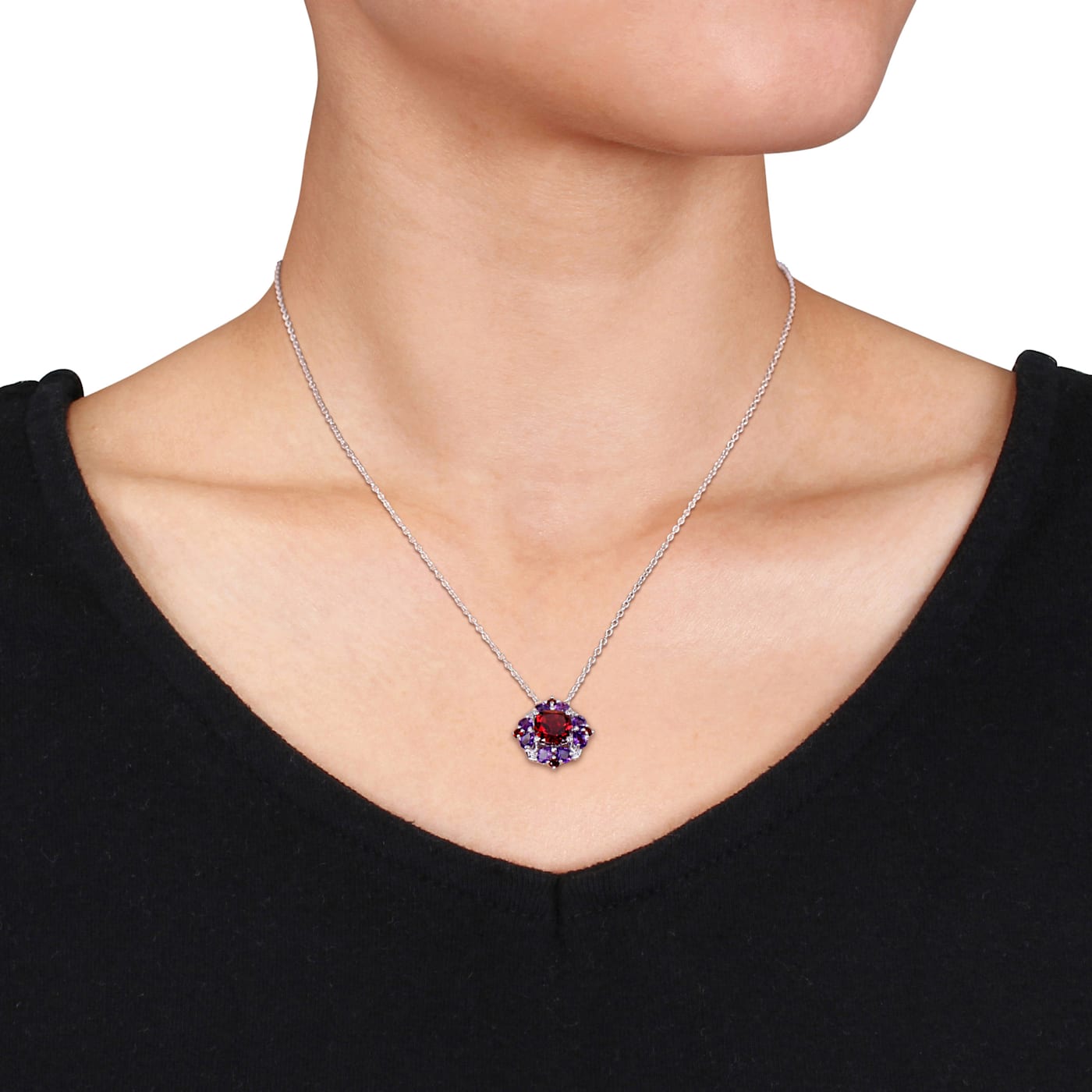 4 2/5 CT TGW Garnet and Amethyst Quatrefoil Floral Pendant 4 2/5 CT TGW Garnet and Amethyst Quatrefoil Floral Pendant