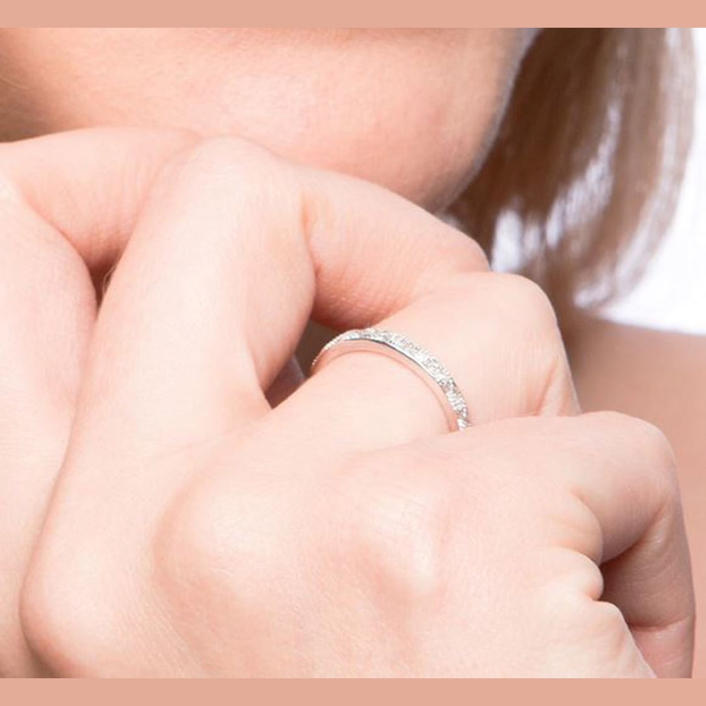 10k White Gold Vintage Style Diamond Wedding Band (1/10 cttw 10k White Gold Vintage Style Diamond Wedding Band (1/10 cttw