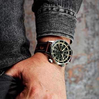 Cadola Rally Timer Green Dial White Bezel Brown Stainless Steel Band
Automatic Watch