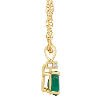 7x5mm Pear Shape Emerald with Diamond Accent 14k Yellow Gold Pendant
With Chain