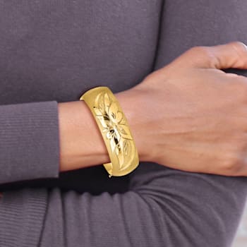 【L'Appartement】 で購入した bangle CHICO'S Quartz Bangle Watch /rhinestone Oblong Bezel/white