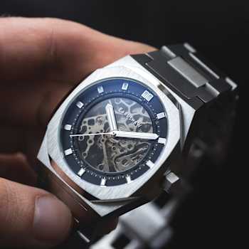 Thomas Earnshaw Discovery Drake Skeleton Automatic