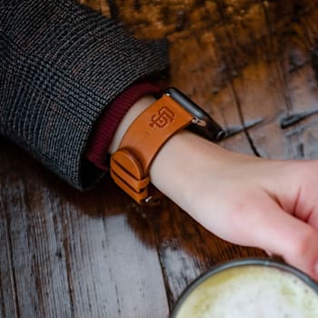 Gametime MLB San Francisco Giants Tan Leather Apple Watch Band (38/40mm
S/M). Watch not included.