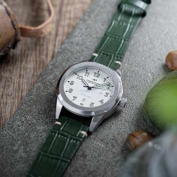 Dominatore Del Mare Aqua Sicura White Dial White Bezel Green Stainless
Steel Band Japan Quartz Watch