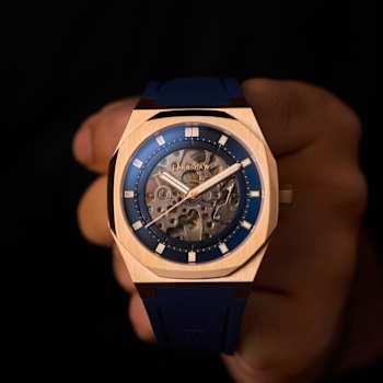 Thomas Earnshaw Discovery Drake Skeleton Blue Dial Blue Stainless Steel
Band Automatic Watch