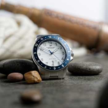 Dominatore Del Mare Bandiera White Dial White Bezel White Stainless
Steel Band Japan Quartz Watch